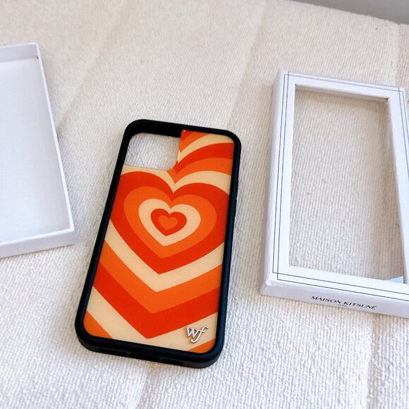 99% NEW WILDFLOWERS IPHONE 12 PRO CASE - Picture 3 of 3